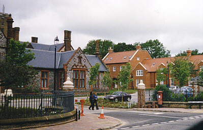 Entrance to Amersham Hospital in 2002